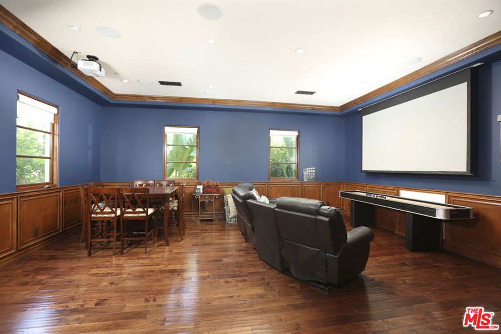 Image 21 of property listing at 4718 White Oak Avenue, Encino, CA 91316