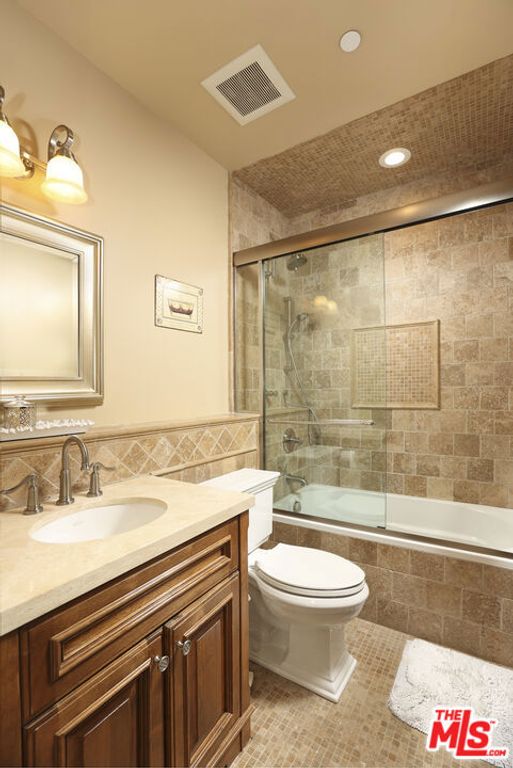 Image 23 of property listing at 4718 White Oak Avenue, Encino, CA 91316