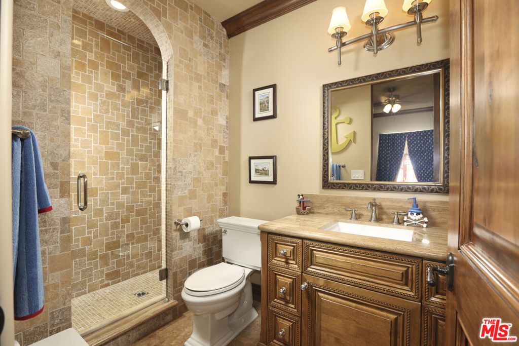 Image 27 of property listing at 4718 White Oak Avenue, Encino, CA 91316