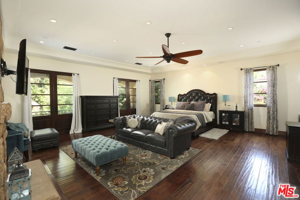 Image 30 of property listing at 4718 White Oak Avenue, Encino, CA 91316