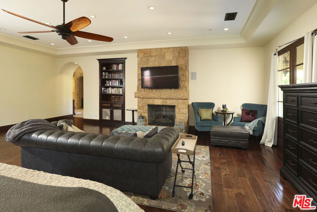 Image 31 of property listing at 4718 White Oak Avenue, Encino, CA 91316