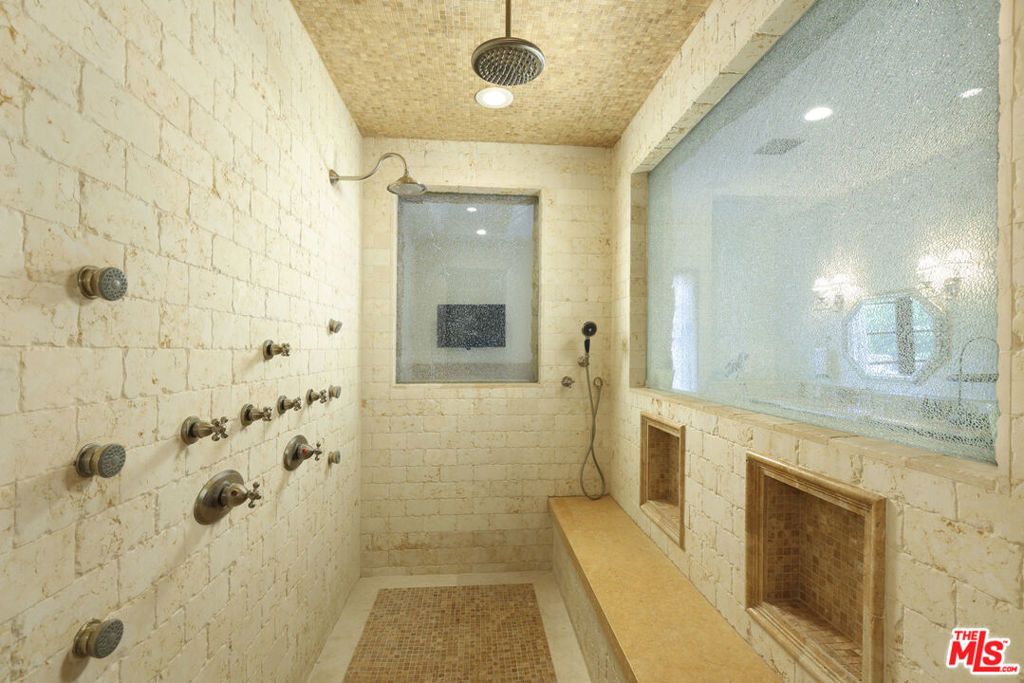 Image 35 of property listing at 4718 White Oak Avenue, Encino, CA 91316