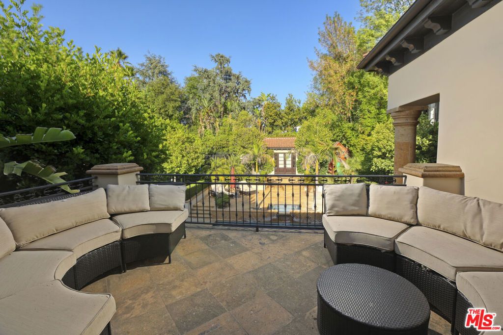 Image 37 of property listing at 4718 White Oak Avenue, Encino, CA 91316