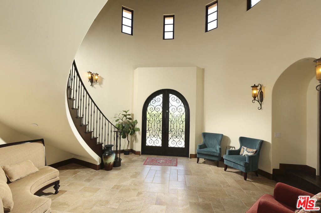 Image 5 of property listing at 4718 White Oak Avenue, Encino, CA 91316