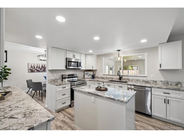 6842 Wright Ct, Arvada, CO 80004
