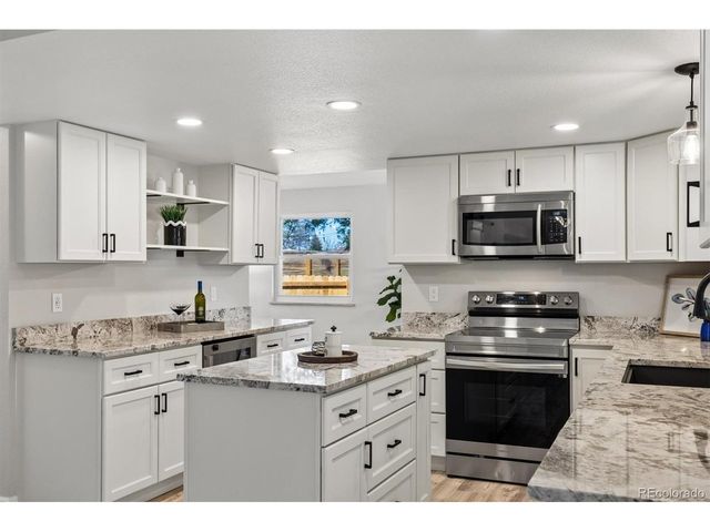 6842 Wright Ct, Arvada, CO 80004