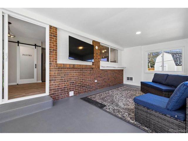 6842 Wright Ct, Arvada, CO 80004