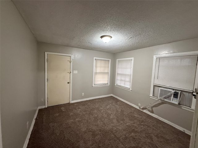 1018 E Waco Avenue, Dallas, TX 75216