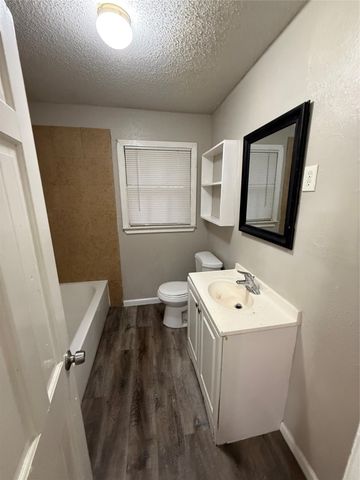 1018 E Waco Avenue, Dallas, TX 75216