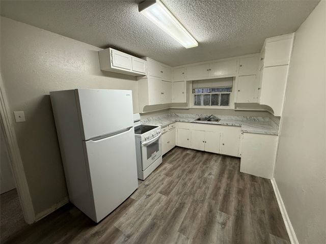 1018 E Waco Avenue, Dallas, TX 75216