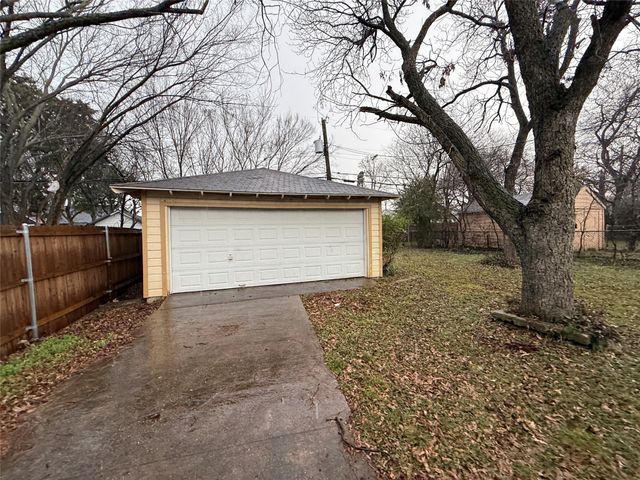 1018 E Waco Avenue, Dallas, TX 75216