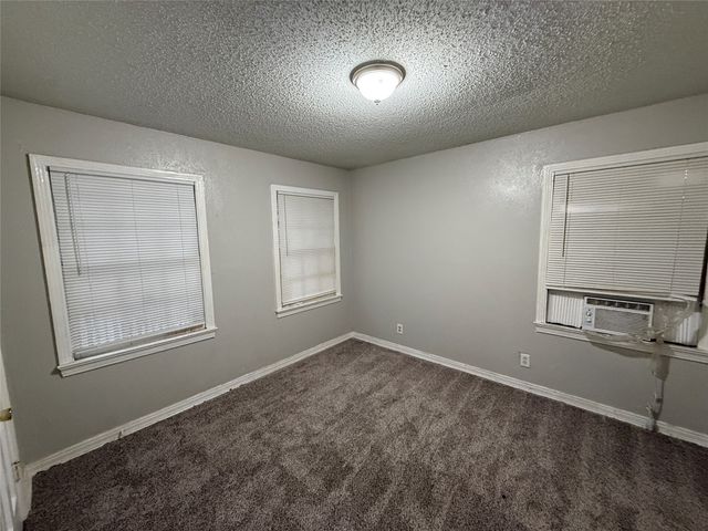 1018 E Waco Avenue, Dallas, TX 75216