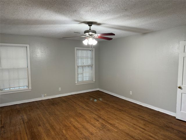 1018 E Waco Avenue, Dallas, TX 75216