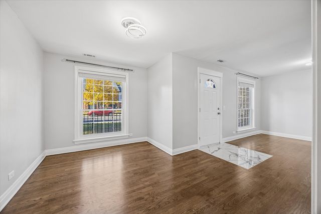 5731 Sutton Place, Hinsdale, IL 60521