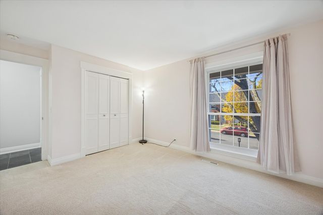 5731 Sutton Place, Hinsdale, IL 60521