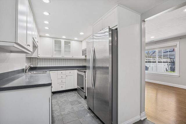 5731 Sutton Place, Hinsdale, IL 60521