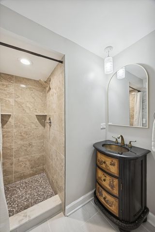 5731 Sutton Place, Hinsdale, IL 60521