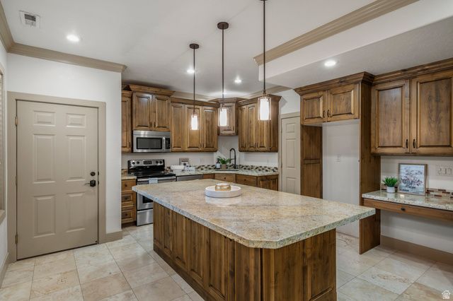 2182 W COPPER KING LN, South Jordan, UT 84095