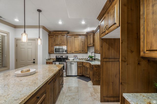 2182 W COPPER KING LN, South Jordan, UT 84095