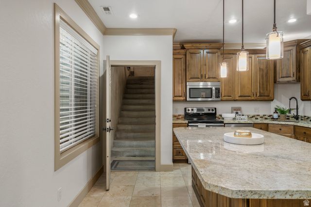 2182 W COPPER KING LN, South Jordan, UT 84095