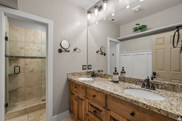 2182 W COPPER KING LN, South Jordan, UT 84095