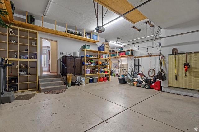 2182 W COPPER KING LN, South Jordan, UT 84095