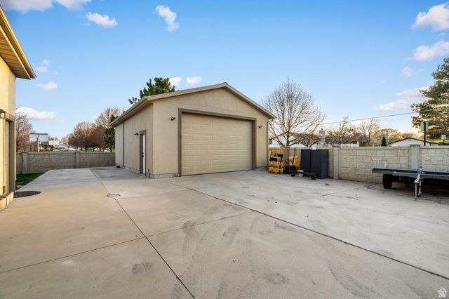 2182 W COPPER KING LN, South Jordan, UT 84095