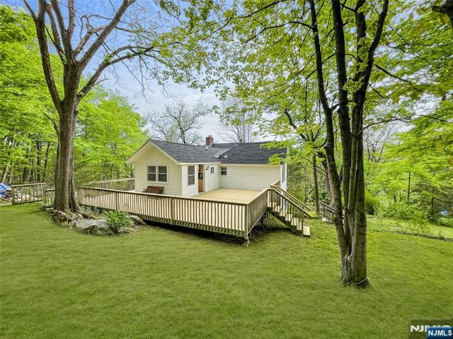 270 Macopin Road, Bloomingdale, NJ 07403