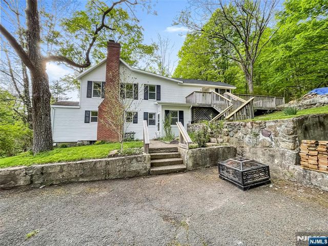 270 Macopin Road, Bloomingdale, NJ 07403