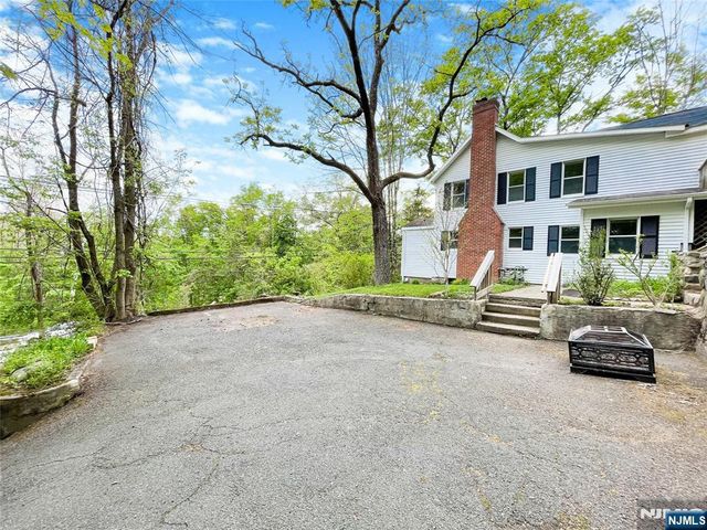 270 Macopin Road, Bloomingdale, NJ 07403