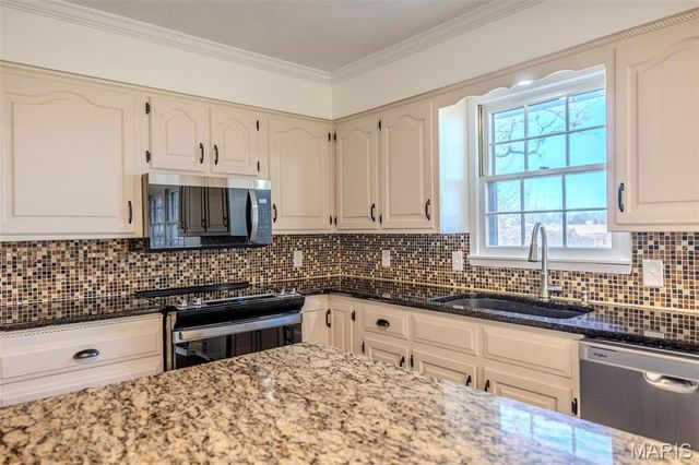 227 E Fremont Road, Lebanon, MO 65536