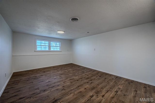 227 E Fremont Road, Lebanon, MO 65536