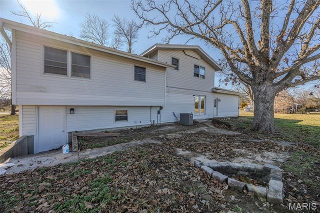 227 E Fremont Road, Lebanon, MO 65536