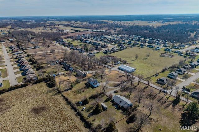 227 E Fremont Road, Lebanon, MO 65536