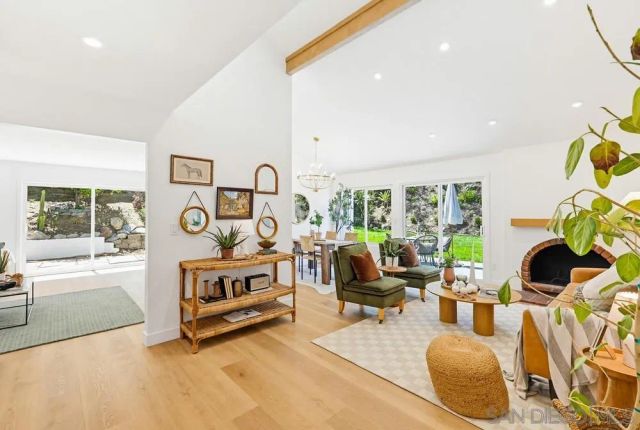 725 Santa Florencia, Solana Beach, CA 92075