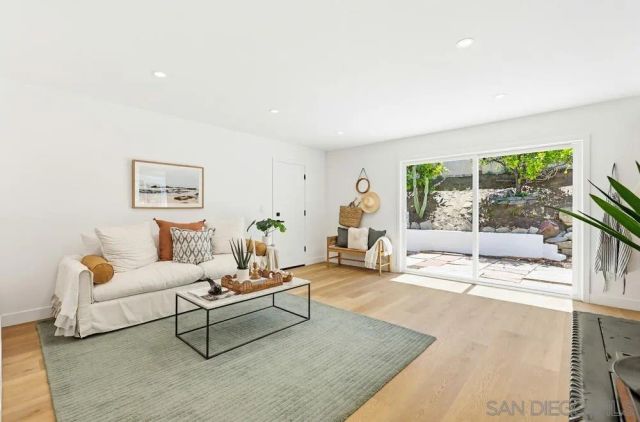 725 Santa Florencia, Solana Beach, CA 92075