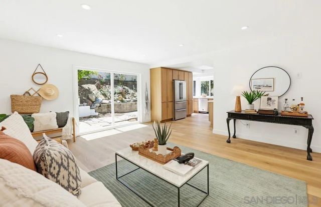 725 Santa Florencia, Solana Beach, CA 92075