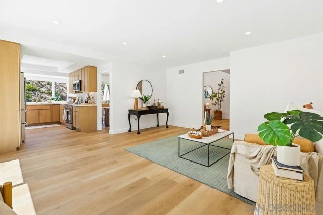 725 Santa Florencia, Solana Beach, CA 92075