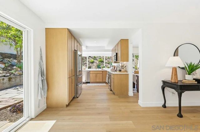 725 Santa Florencia, Solana Beach, CA 92075