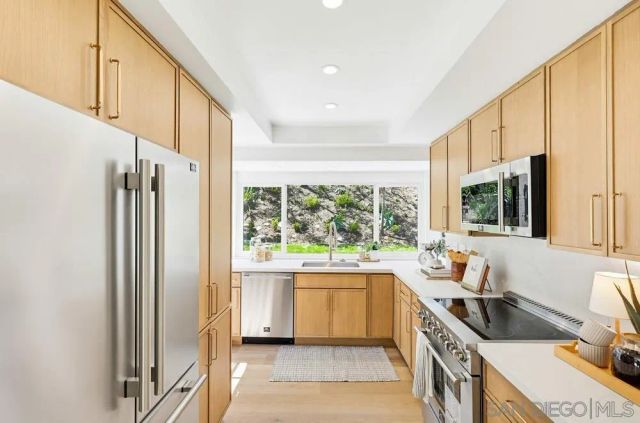 725 Santa Florencia, Solana Beach, CA 92075