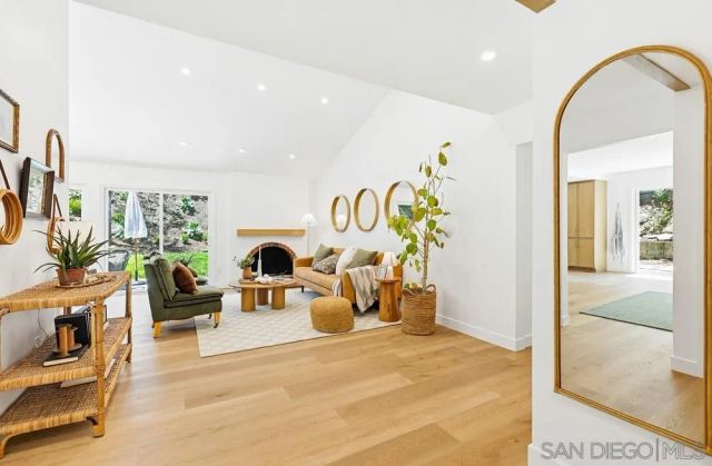 725 Santa Florencia, Solana Beach, CA 92075