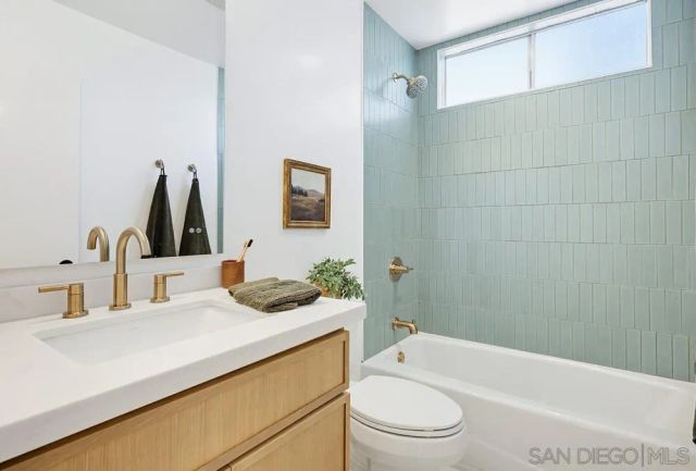725 Santa Florencia, Solana Beach, CA 92075