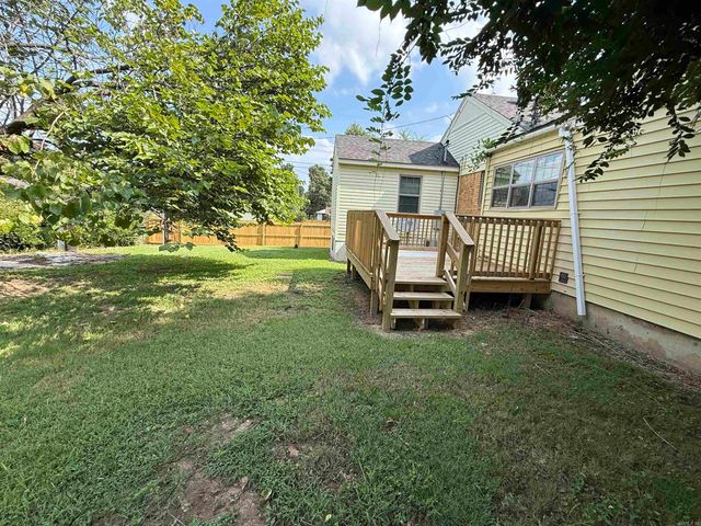1918 Hillcrest Dr, Paragould, AR 72450