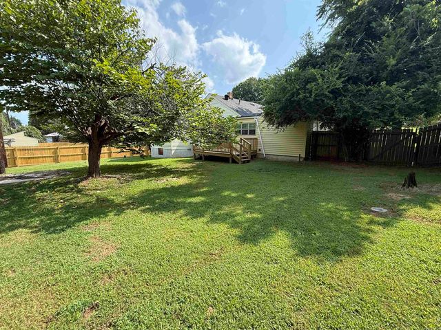 1918 Hillcrest Dr, Paragould, AR 72450