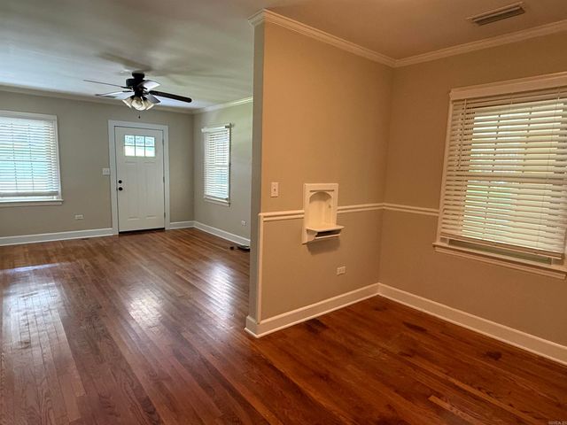 1918 Hillcrest Dr, Paragould, AR 72450