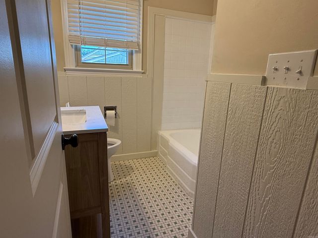 1918 Hillcrest Dr, Paragould, AR 72450