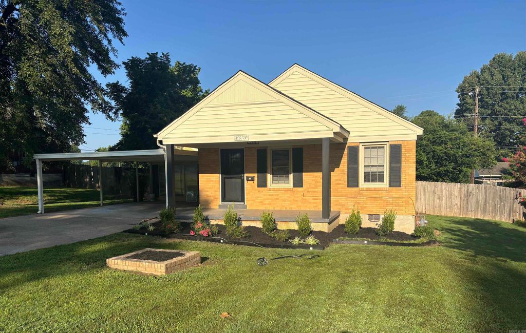 1918 Hillcrest Dr, Paragould, AR 72450