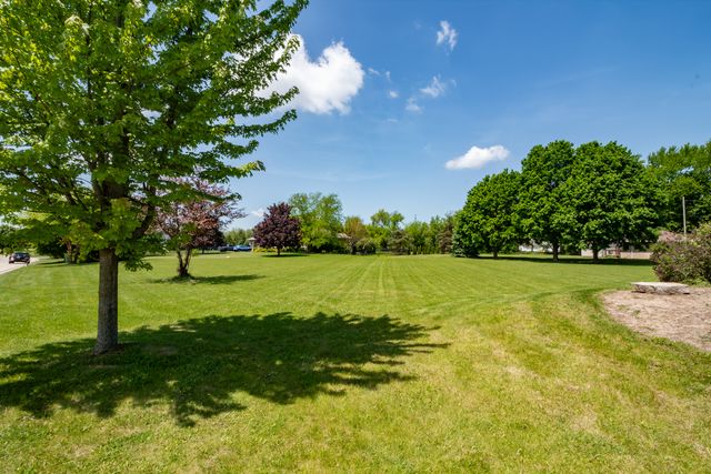 2600 Sanctuary Lane, Spring Grove, IL 60081