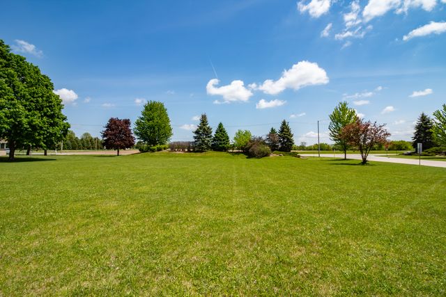 2600 Sanctuary Lane, Spring Grove, IL 60081