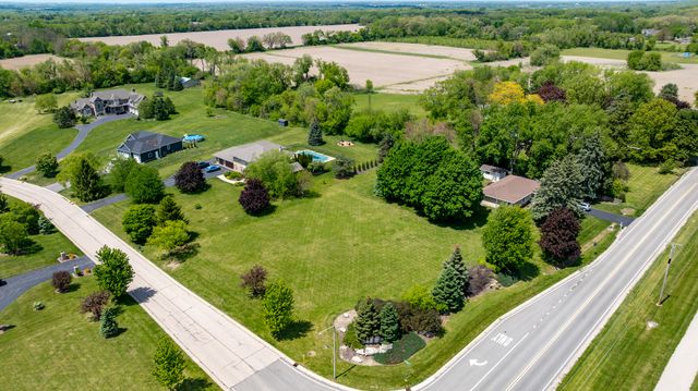 2600 Sanctuary Lane, Spring Grove, IL 60081